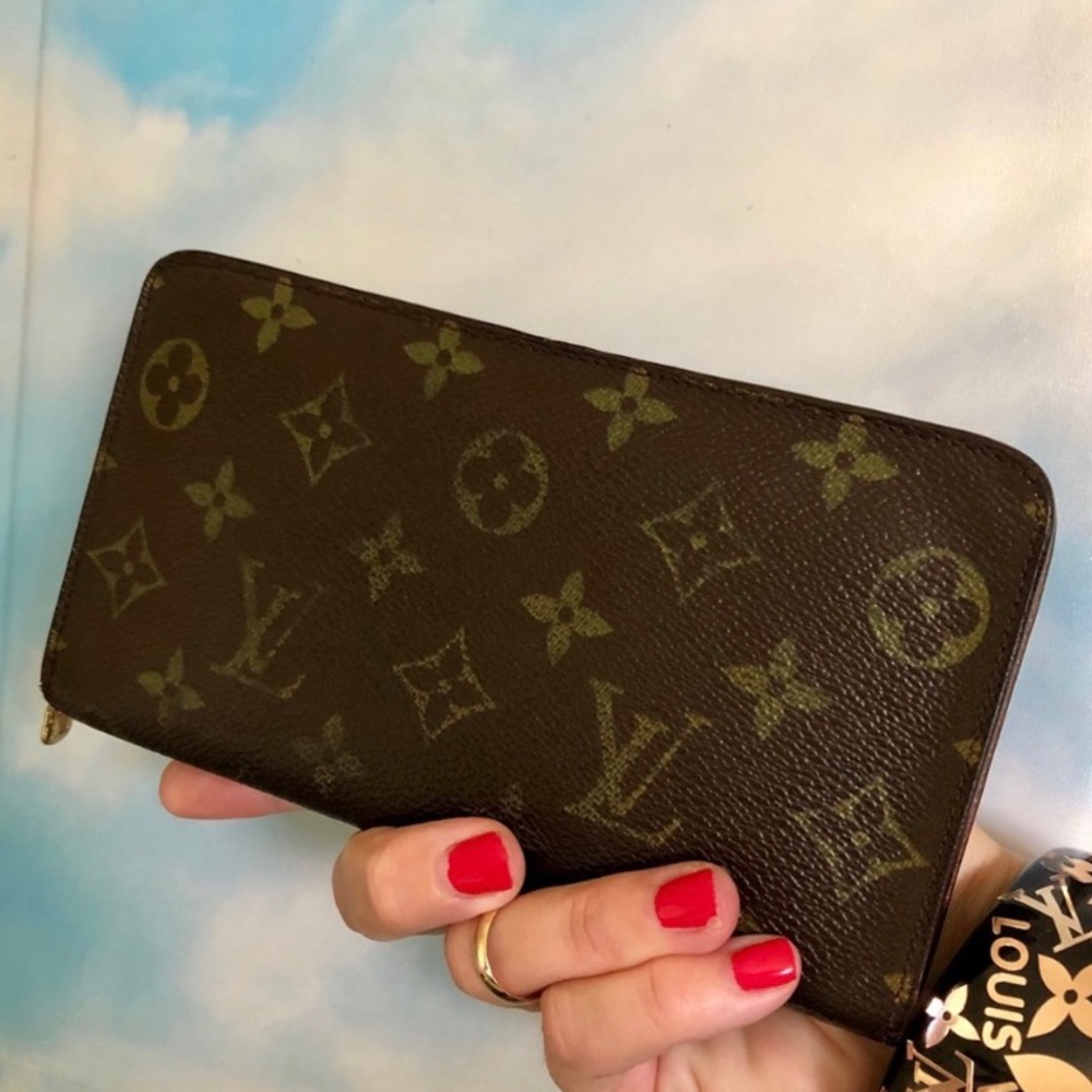Sold ***** Louis Vuitton Zippy Wallet